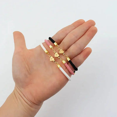 Ivanka® | Bracelets avec initiales en forme de cœur ajustables